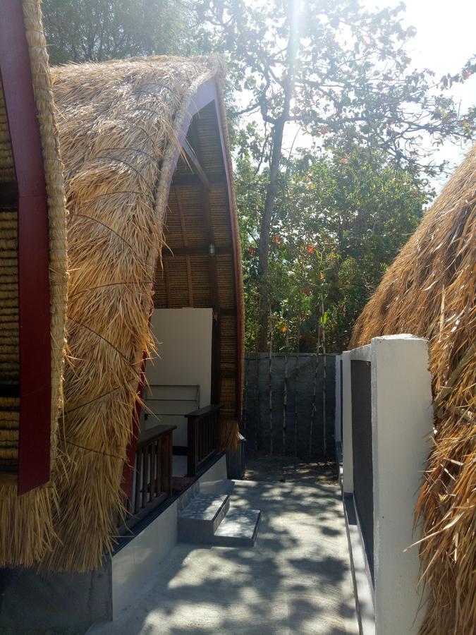 Krisna Bungalows And Restaurant Sekotong Dış mekan fotoğraf